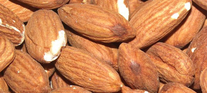 Raw almonds
